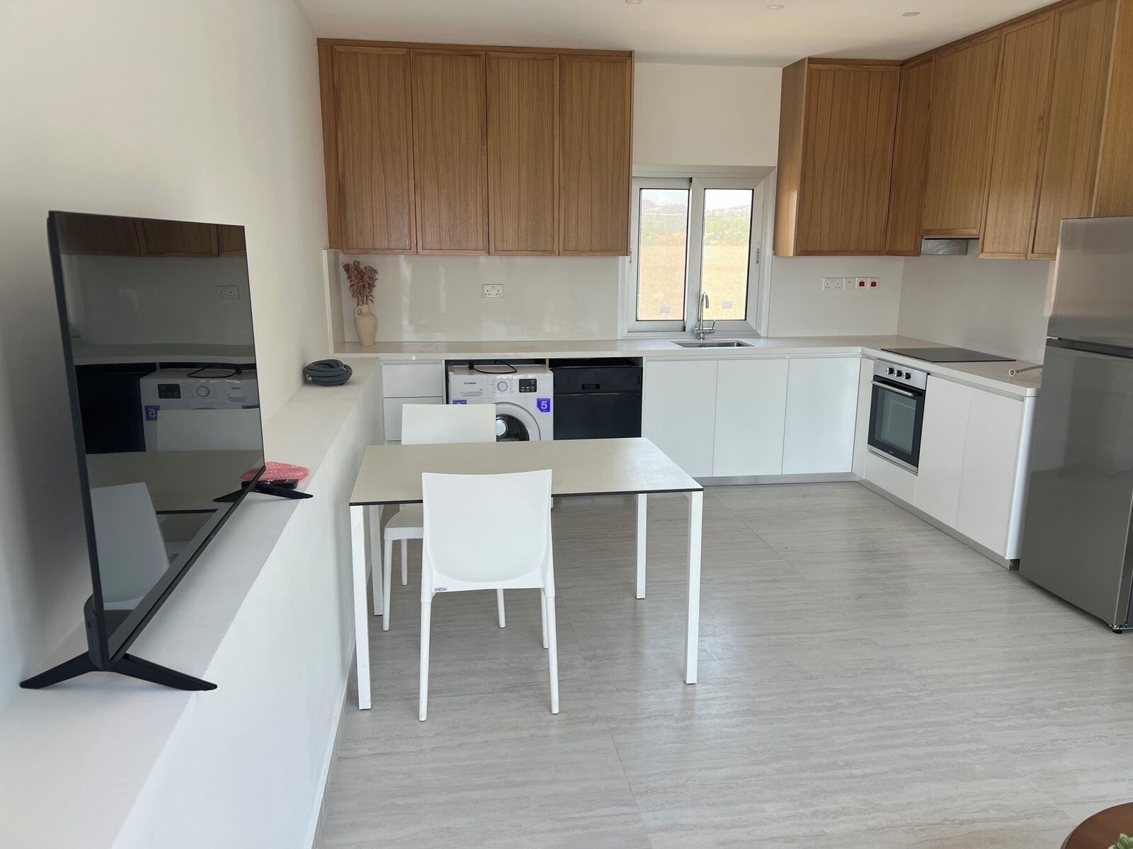 Apartemen, pemandangan pantai | Dapur pribadi | Mesin pembuat kopi/teh, lemari es, microwave, dan oven