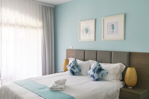 Desk, soundproofing, iron/ironing board, free cots/infant beds - Elya Beach Luxury Suites (Agios Theodoros)