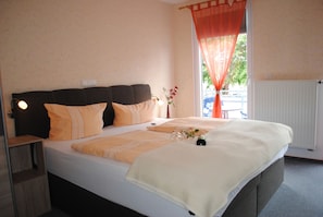 In-room safe, desk, soundproofing, free WiFi