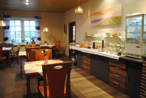 Free daily buffet breakfast - Hotel Garni Nolting (Esens)