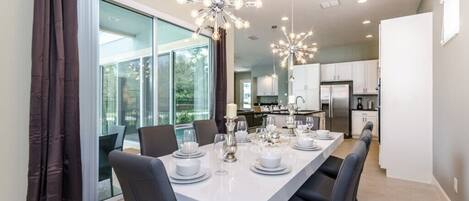 Villa, 5 Bedrooms | Dining