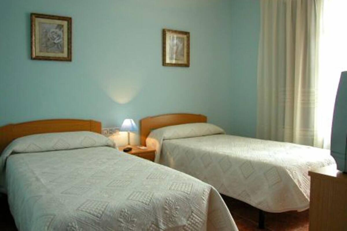 Twin Room | 1 bedroom, rollaway beds (surcharge), WiFi (free), bed sheets