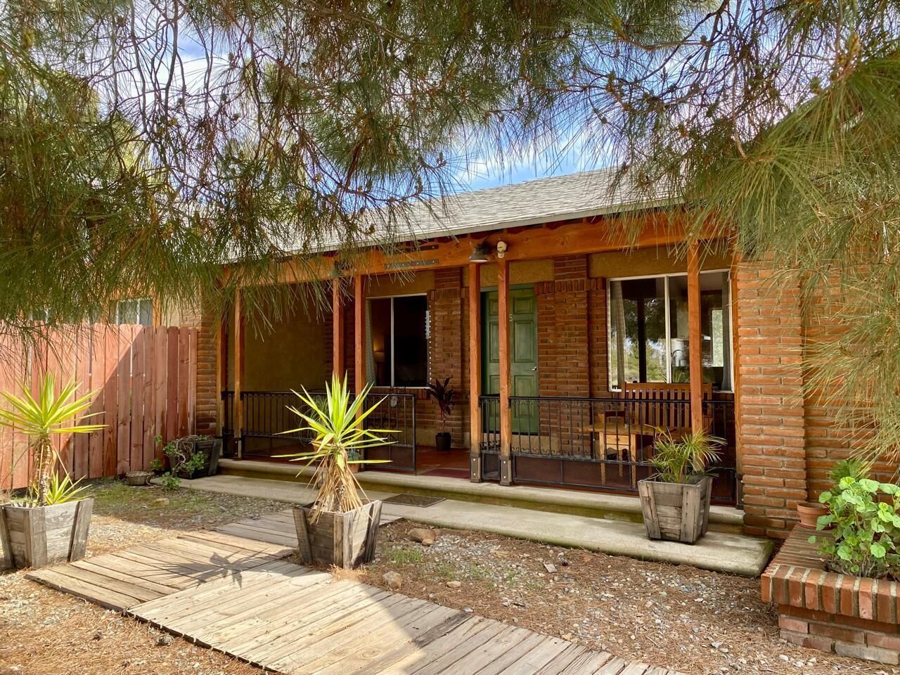 Habitación Confort, para no fumadores | Escritorio, tabla de planchar con plancha, wifi gratis y ropa de cama 