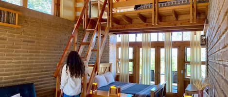 Panorama huisje, meerdere bedden | 1 slaapkamer, een bureau, een strijkplank/strijkijzer, gratis wifi