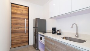 Studio, 1 Queen Bed, Non Smoking | Private kitchenette - Icono 501 by CocoBR (Playa del Carmen)