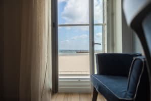 Quarto duplo superior, vista para o mar | 1 quarto, roupas de cama premium, individualmente decorados