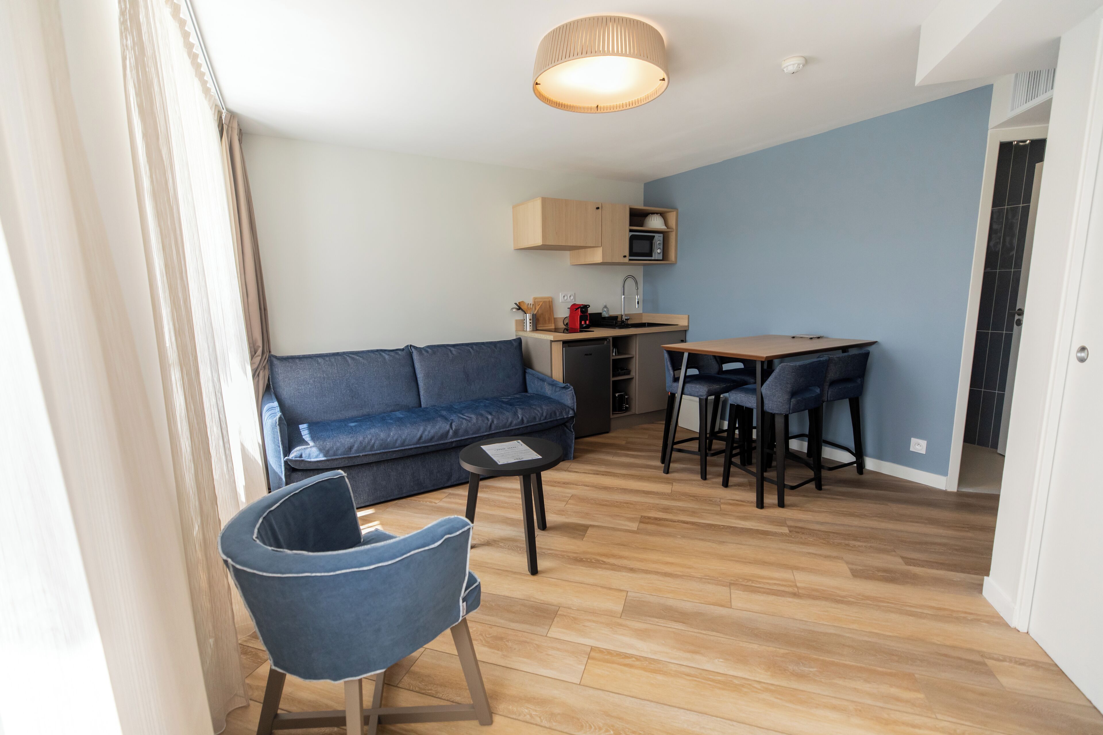 appartement t2 vue mer double  | living area | flat-screen tv