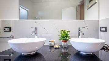 Bathroom | Shower, hair dryer, bidet, towels