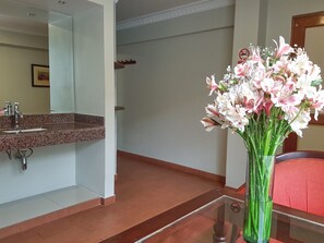 Suite | Living area - Hotel Maria Luisa (Lima)