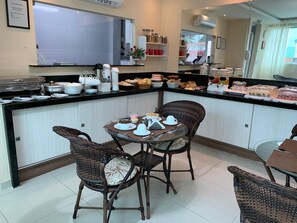 Desayuno bufé gratuito y diario