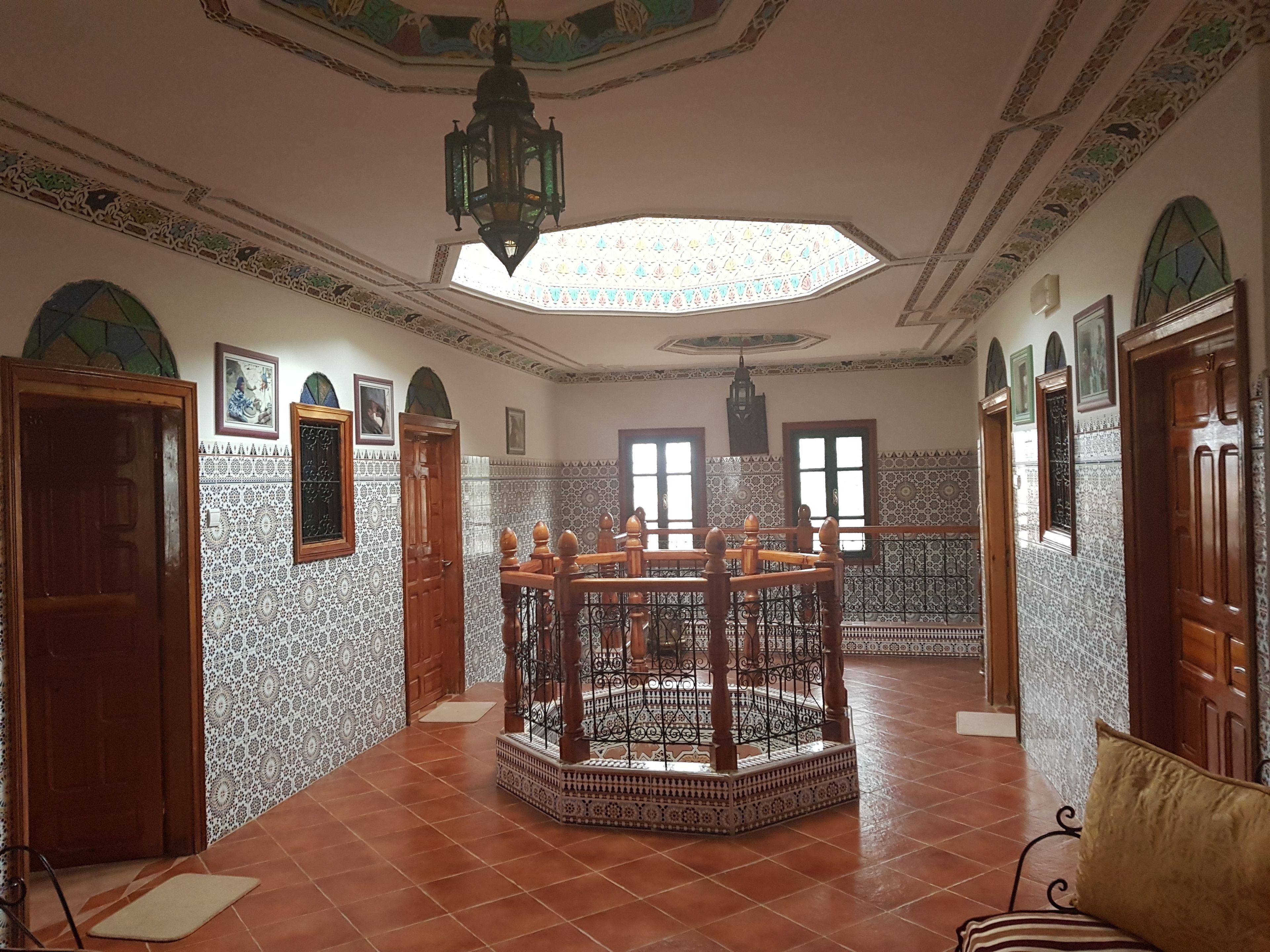 المنشأة من الداخل