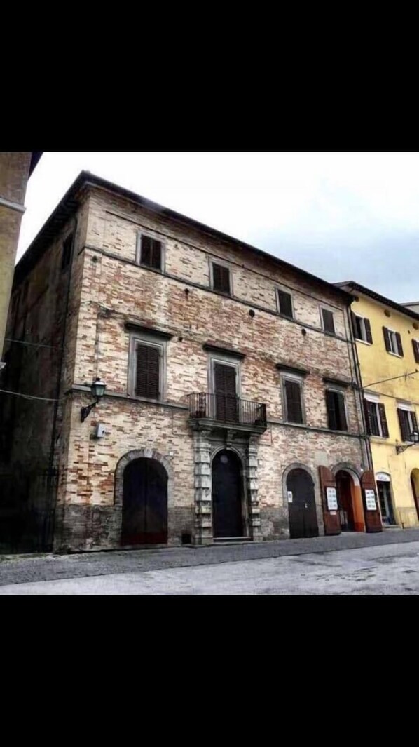Exterior - A Palazzo (Pergola)