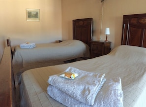 Twin Room, Non Smoking - A Palazzo (Pergola)