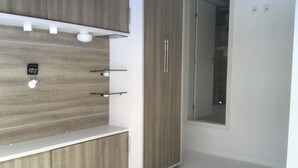 A modern bathroom with a wooden vanity, a mirror, and a shower area. - Tu Casa De La Playa Florianópolis Brasil (Florianópolis)