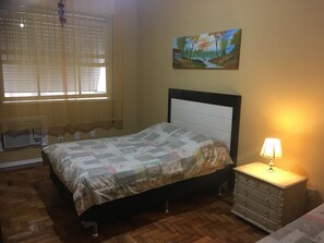 1 chambre, fer et planche à repasser, Wi-Fi, literie fournie