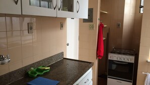 Kaffetrakter/tekoker, kjøleskap, mikrobølgeovn og ovn
