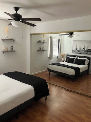 3 habitaciones, escritorio, tabla de planchar con plancha y wifi