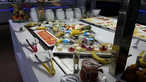 Daily full breakfast (MAD 30 per person)