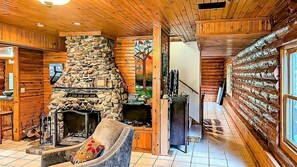 Interior - Shangri Lodge - Beautiful Home with Game Room and (La Pointe)