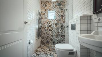 Superior Twin Room (4) | Bathroom