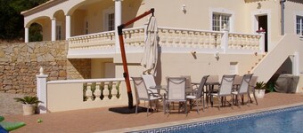 Beautiful villa, with private pool, set in hills with spectacular views 