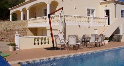 Beautiful villa, with private pool, set in hills with spectacular views