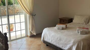 4 bedrooms, in-room safe, iron/ironing board, WiFi