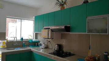 Family House, Multiple Beds, Non Smoking, Private Pool | Private kitchen | Full-sized fridge, microwave, oven, stovetop