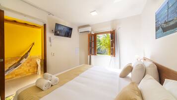 Deluxe Room, 1 King Bed, Patio, Ground Floor