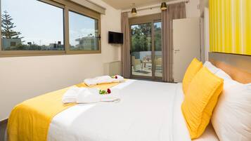 4 bedrooms, in-room safe, desk, iron/ironing board