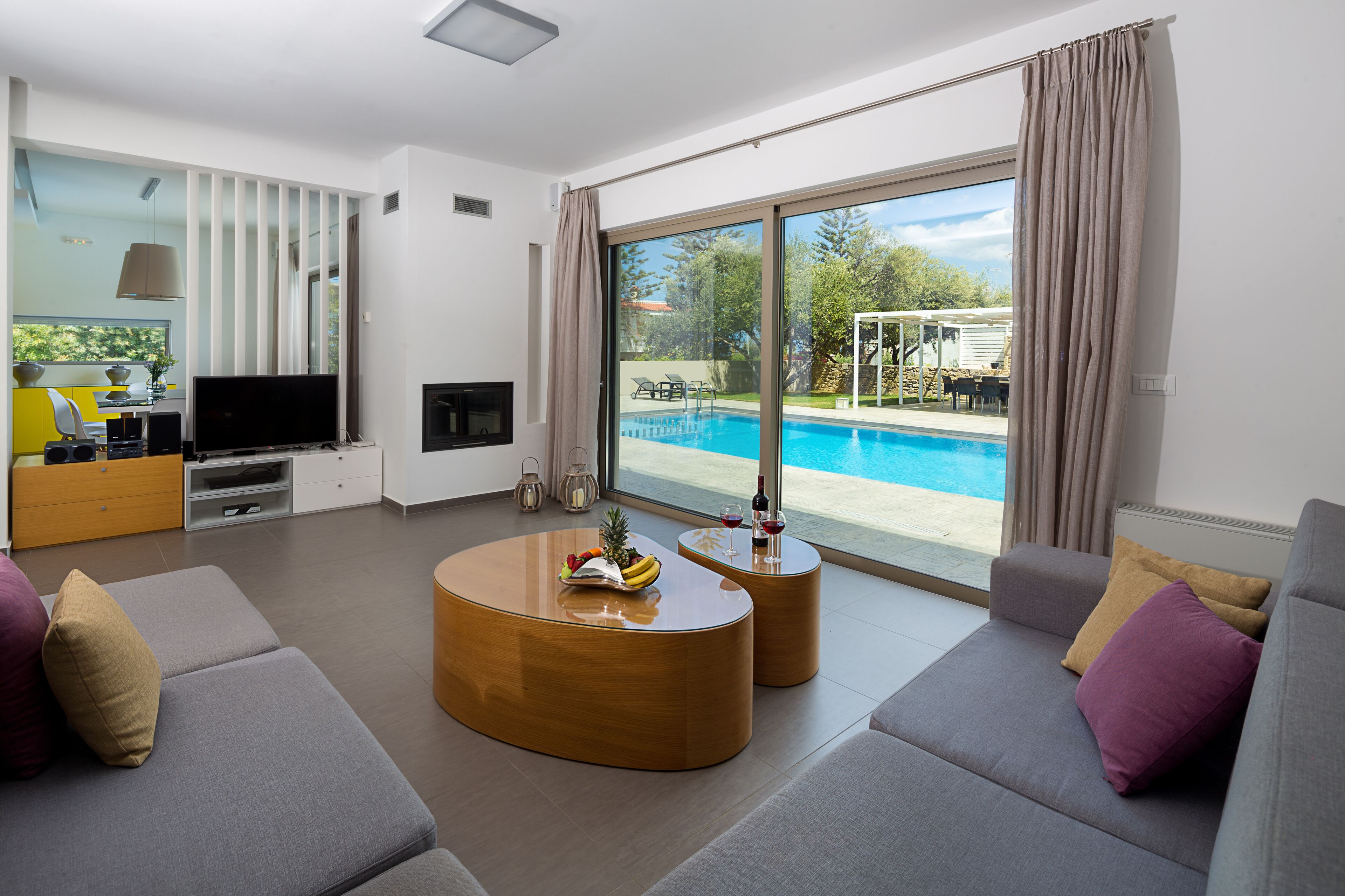 Smart-tv, eldstad, Netflix och dvd-spelare