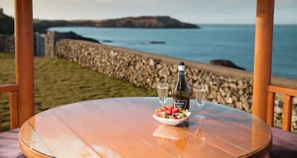 Seaside Luxury Villa Cottage with Hot Tub and stunning uninterrupted sea views!