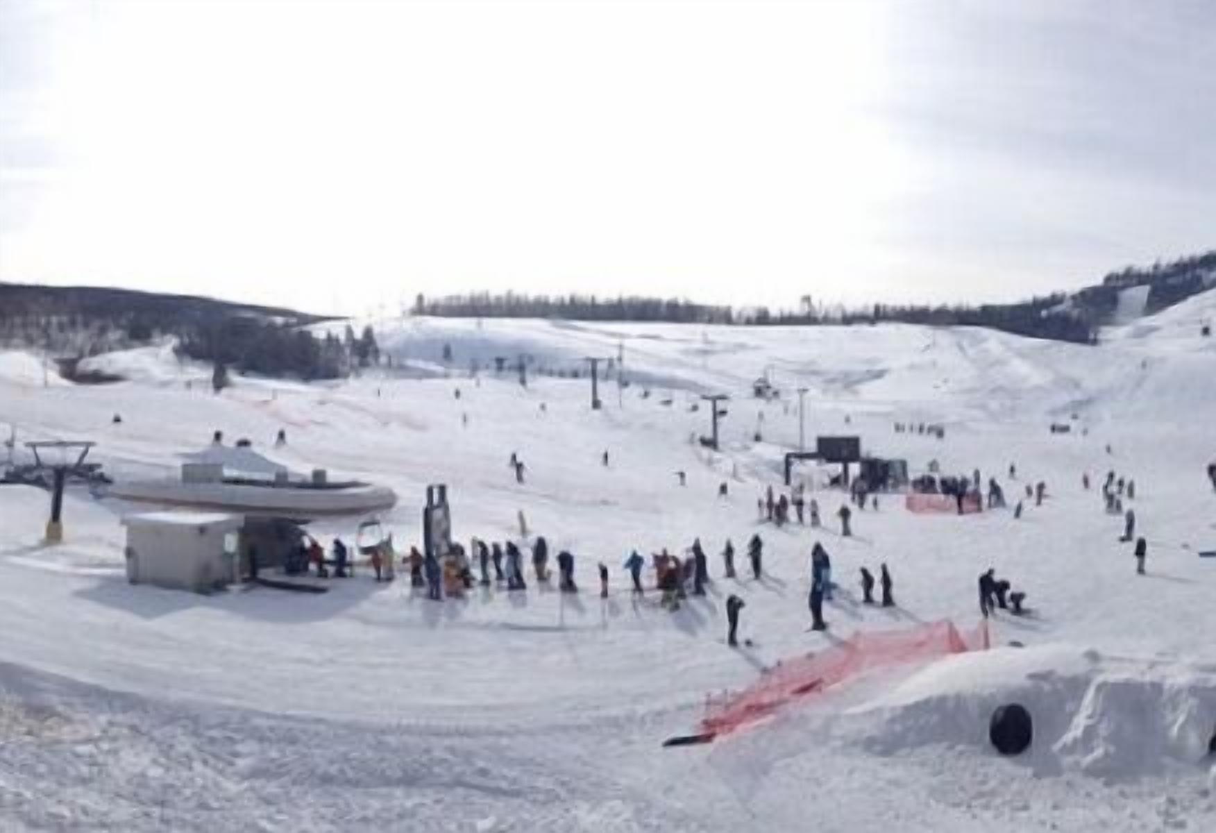 Ski in/Ski Out Slope-Side Condo; 30 Foot Balcony (Private Internet & Smart TVs)