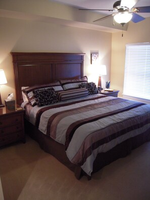 3 bedrooms, pillowtop beds, iron/ironing board, free WiFi