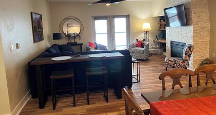 3 Bed/Bath Updated Condo 50 Steps to Main Lift w/30-Foot Balcony Facing Ski Runs