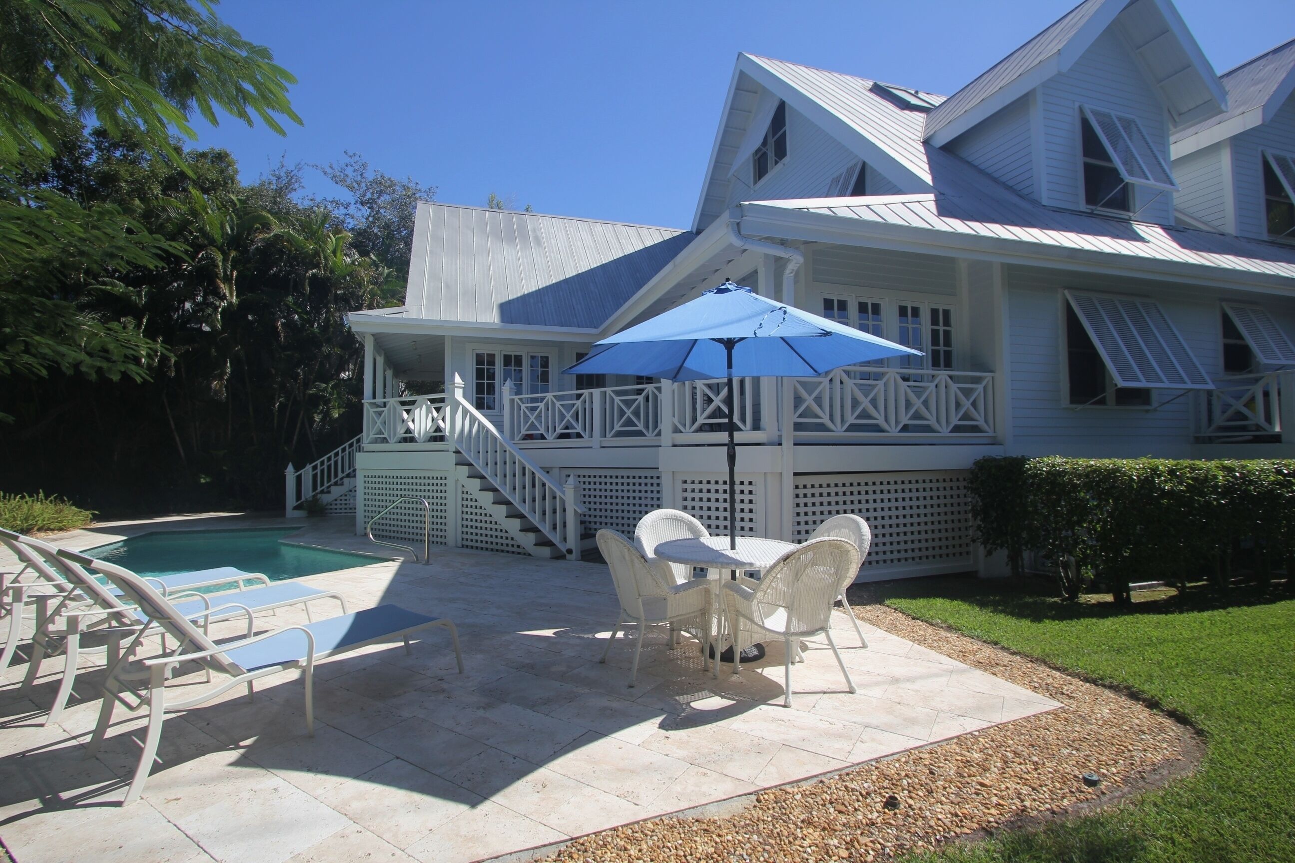  Old Naples' Royal Palm Cottage - Walk to Beach and Fifth Ave