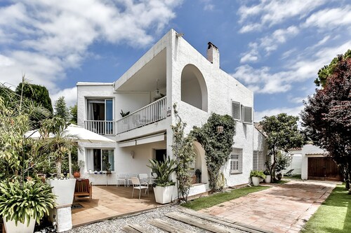 Sitges Villa nur 2 Minuten vom Strand entfernt.