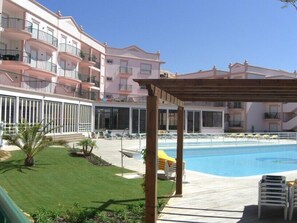 Outdoor pool - Spacious apartment. Huge balcony overlooking pools & gardens. Free WiFi. 3071/AL (Praia da Luz)