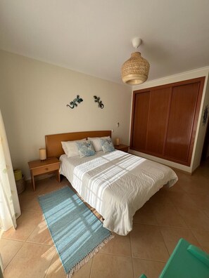2 bedrooms, in-room safe, iron/ironing board, free WiFi