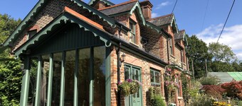 Birchwood Cottages presented by Lazy Daze.