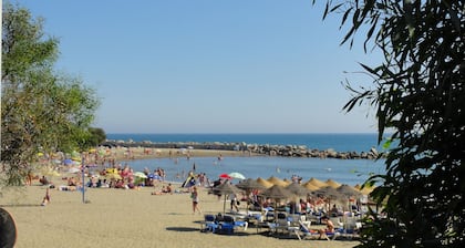 Sea View parking. pool. multi language TV. SKY / BT Walk to Beach/Old Town/Port