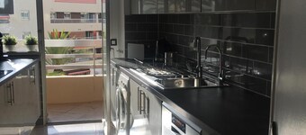 Central Marbella Apartment with Swimming Pools 