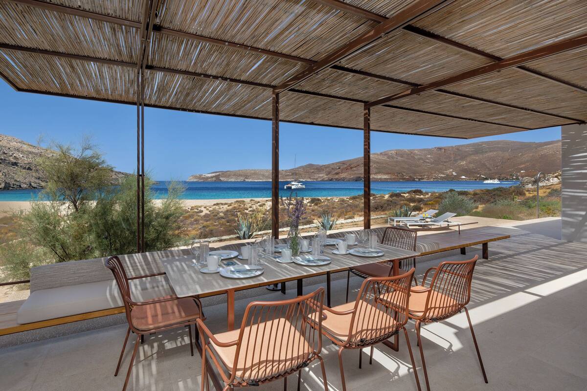 Beachfront 4 Bedroom Villa with Hammam | 露台