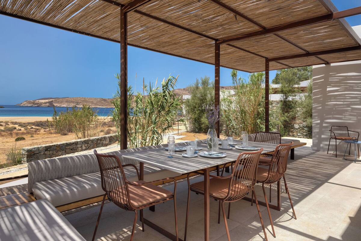 Beachfront 2 Bedroom Villa with Hammam | 沙滩/海景