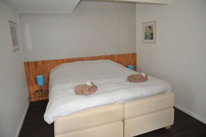 3 bedrooms, WiFi, bed sheets, wheelchair access