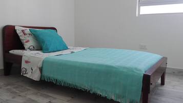 3 chambres, fer et planche Ă  repasser, draps fournis