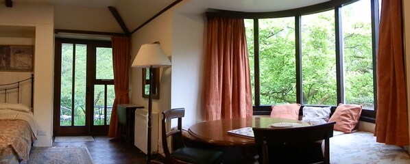1 bedroom, iron/ironing board, free WiFi, bed sheets - Cottage In Beautiful Woodland Gardens (Ambleside)