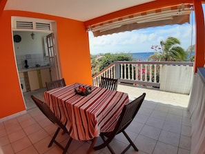 Outdoor dining - The waterfront (Les Anses-d'Arlet)