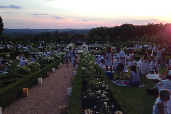 EYRIGNAC soirée blanche le lundi en été