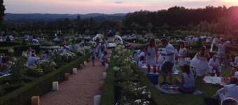 QUIET AND RESTFUL: GITE 2 Pers, SWIMMING POOL, near SARLAT, DORDOGNE PERIGORD NOIR.